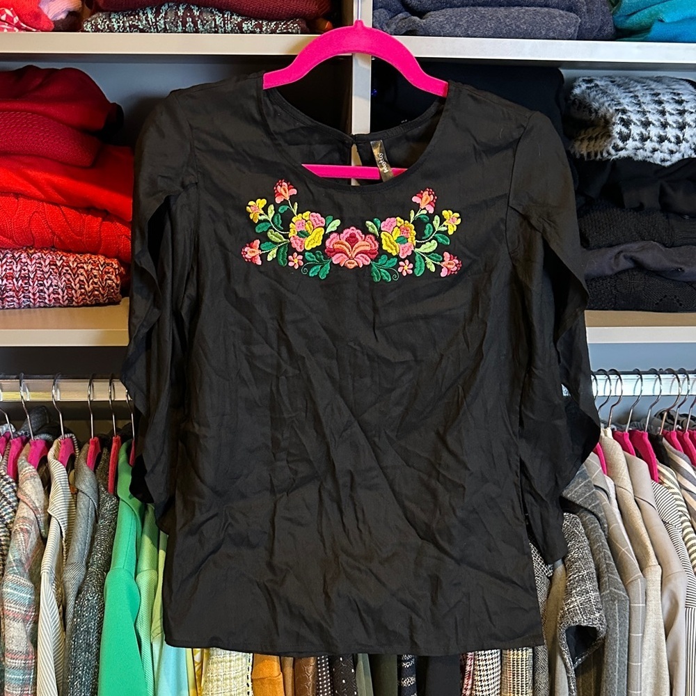 Easybuy black/multicolored embroidery 3/4 length sleeve top size XS